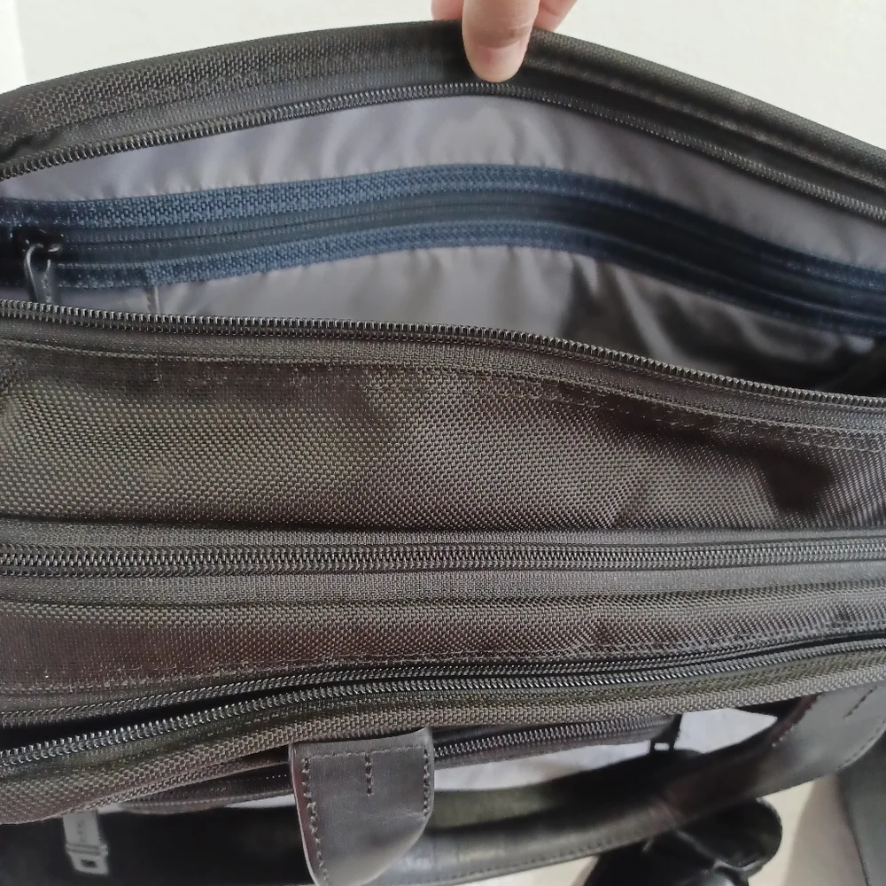 TUMI Alpha ll compact Large screen laptop Briefcase black